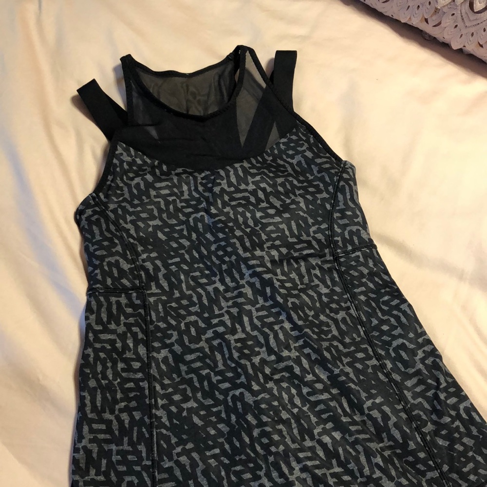 Lululemon Exercise Tank with built in Bra Size 4